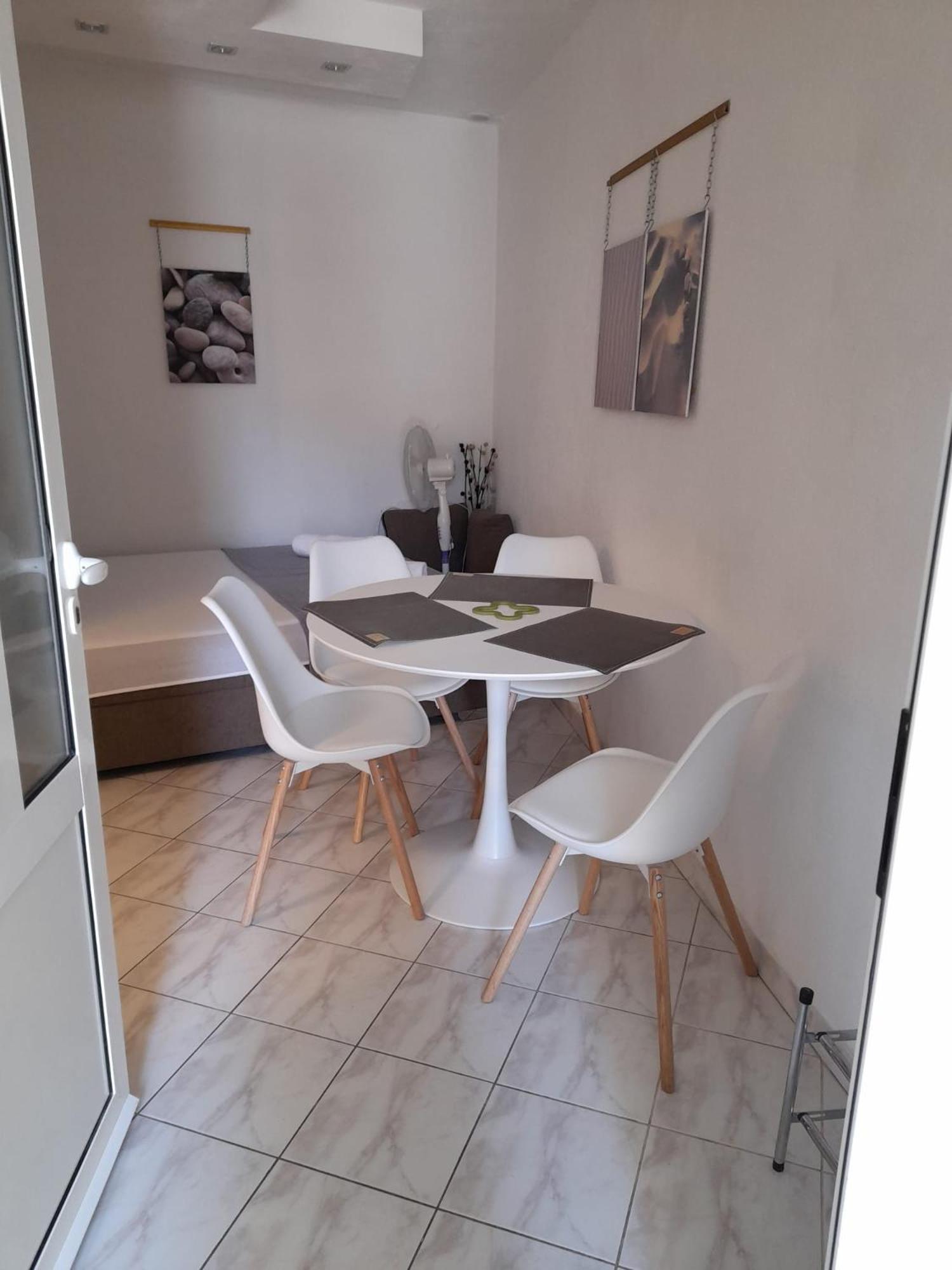 Apartments Malou Baška Voda Pokój zdjęcie